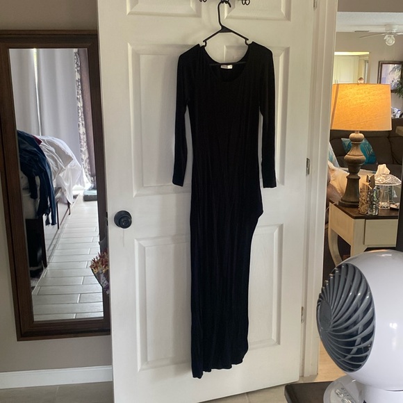 a'gaci Dresses & Skirts - A’gaci.Made in USA. MIDI dress with side slit. Long sleeve. Scoop neck